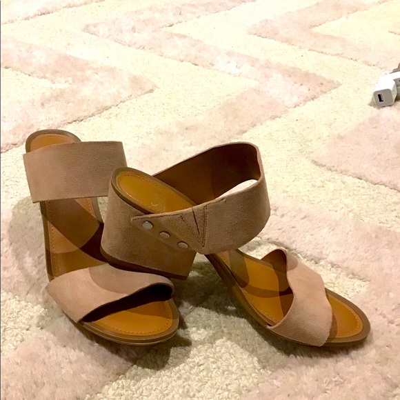 Price drop Franco Sarto blush pink suede wedge - Picture 3 of 8